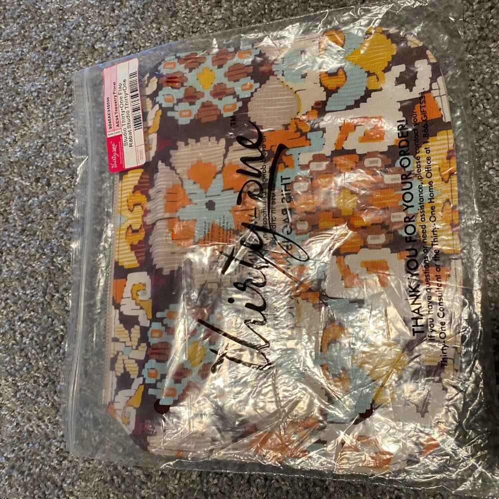 Studio Thirty - one, Tapestry Floral Flap. - Picture 2 of 3